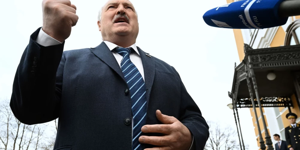 Aleksandrs Lukašenko pirms 31 gada solīja "jaunas vēsmas", taču citus pie varas laist negrasās (foto: Vidapress / Sipa USA)