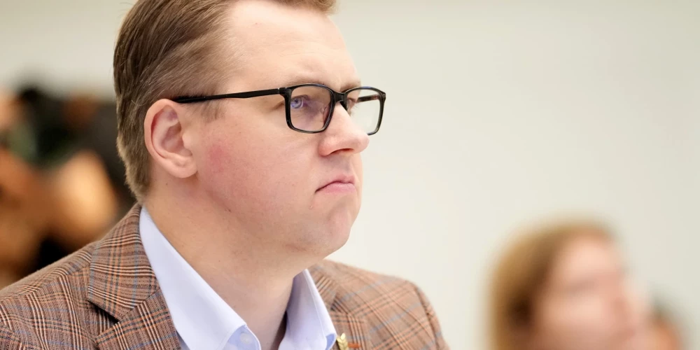 Харий Рокпелнис.