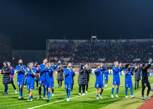 RFS futbolisti pasakās līdzjutējiem par atbalstu pēc vēsturiskās uzvaras pār "Ajax".