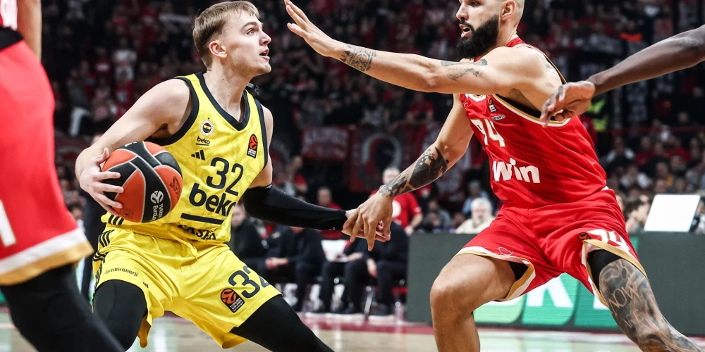 Latvijas basketbolists Artūrs Žagars piektdien guva sešus punktus un ar trīs precīzām piespēlēm atrada komandas biedrus ULEB Eirolīgas 23. kārtas spēlē, sekmējot Stambulas "Fenerbahce" vienības uzvaru.