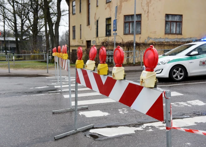 Saistībā ar "Kremļa burvis" filmēšanu vairākās vietās Rīgā aizliegs transportlīdzekļu apstāšanos un stāvēšanu