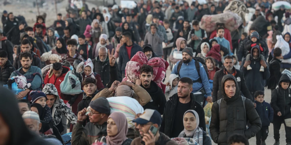 Izraēla sākusi atļaut palestīniešiem atgriezties Gazas joslas ziemeļu daļā.