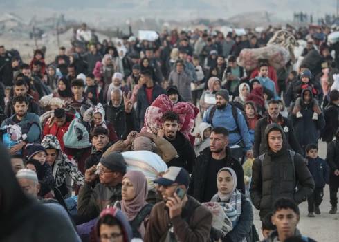 Izraēla sākusi atļaut palestīniešiem atgriezties Gazas joslas ziemeļu daļā.