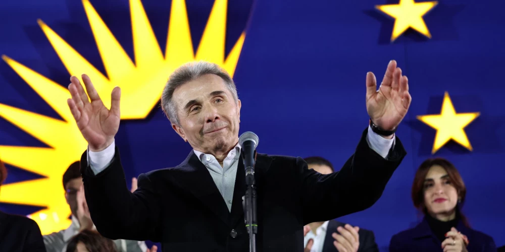 Oligarha Bidzinas Ivanišvili dibinātās Gruzijas valdošās partijas "Gruzijas sapņa" prokremliskais kurss izraisījis konfliktu ar Eiropas Savienību