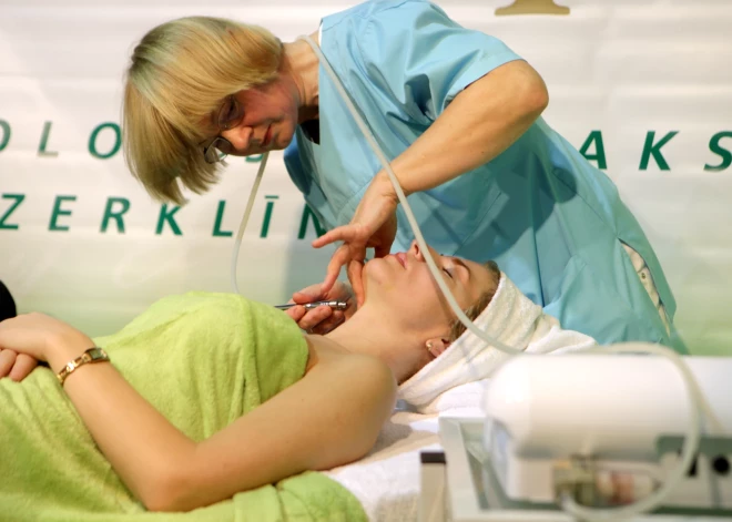 Profesija "kosmetologs" vairs neeksistē: Latvijā radītas jaunas profesijas un mainīti esošo amatu nosaukumi