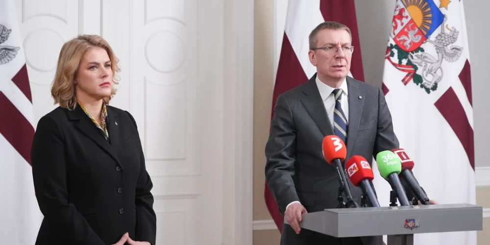 Vārdi par sevis ņemšanu rokās un sava likteņa noteikšanu, kurus Valsts prezidents teica Vecgada vakarā, nu pavisam nesader ar to darba stilu un rezultātu, kuru demonstrē parlaments. Pēc šīs dienas tikšanās ar Ministru prezidenti Eviku Siliņu Valsts prezidents Edgars Rinkēvičs apstiprināja, ka piektdien vēlreiz tiksies ar frakciju līderiem. Ierosinājumu un nopietnu jautājumu, spriežot pēc teiktā, ir sakrājies daudz.