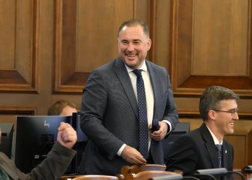 Opozīcijā esošā "Apvienotā saraksta" deputāts Didzis Šmits.