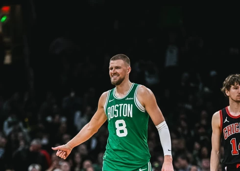 Kristaps Porziņģis smaida savā sezonas rezultatīvākajā spēlē.