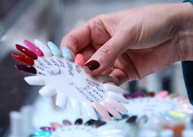 Organisms vēl tikai attīstās: vai vispār drīkst un cik droši pusaudzēm ir veikt mākslīgā skaistuma procedūras?