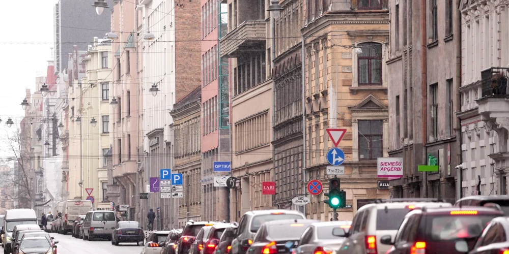"Sabiedrībā nereti valda uzskats, ka lietotas automašīnas pērk tikai tie, kas nevar atļauties jaunas. Tā nav taisnība."