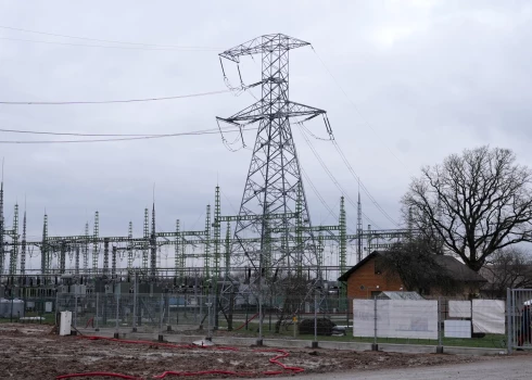 Latvijā pirmā sinhronā kompensatora stacija Grobiņas pagasta Ārēs, kas pieslēgta elektroenerģijas pārvades tīklam./Ilustratīvs attēls.