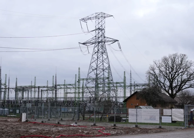 Bažījoties par dārgo elektroiekārtu drošību, vairāki uzņēmumi tās izslēgs dienā, kad valsts atslēgsies no Krievijas kontrolētā BRELL 