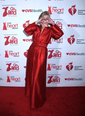 Шэрон Стоун посетила концерт Go Red for Women Red Dress Collection, организованный Американской ассоциацией кардиологов.
