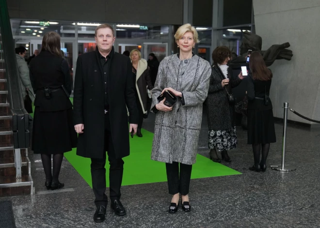 Viesturs Kairišs ar radošo komandu izveidojis vizuāli efektīgu iestudējumu ar izcilu Jēkaba Jančevska mūziku un lieliskiem aktierdarbiem "Sapnis vasaras naktī".