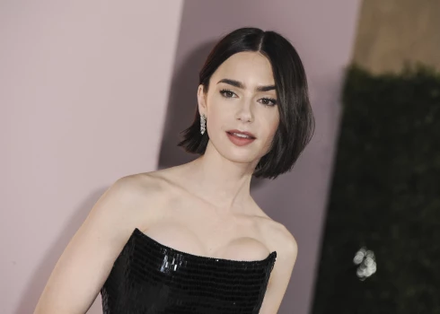 Лили Коллинз.