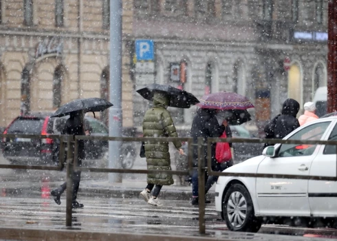 Svētdien daudzviet mākoņi atnesīs sniegu. 