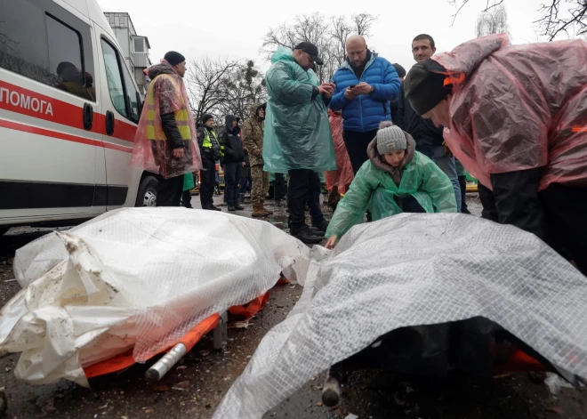 Krievijas raķešu triecienā Poltavā vismaz septiņi nogalinātie