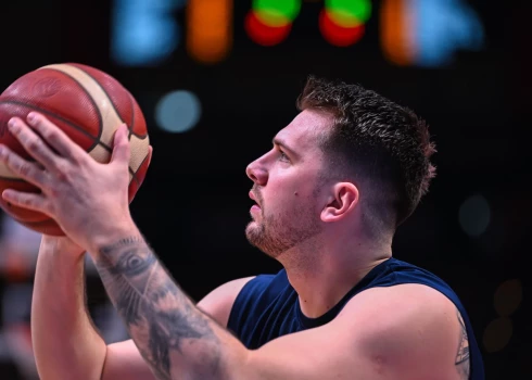 "Mavericks" šķiras no Dončiča.