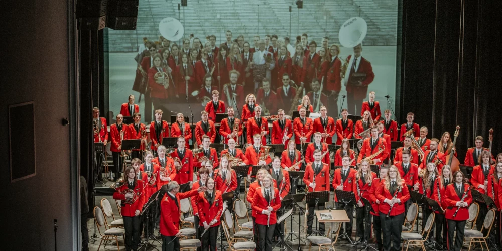 Leģendārais “Auseklītis” nosvin 50 gadu jubileju ar grandiozu koncertu VEF Kultūras pilī.