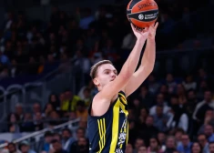 Žagaram astoņi punkti "Fenerbahce" uzvarā Turcijas čempionāta spēlē.