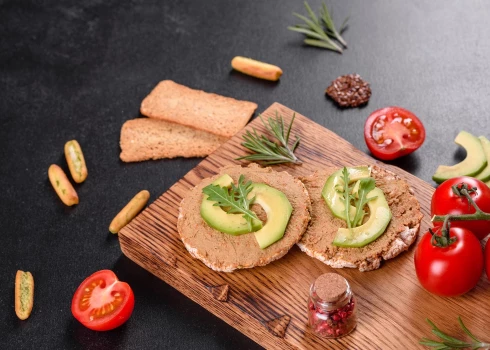 Aknu pastēte ar avokado