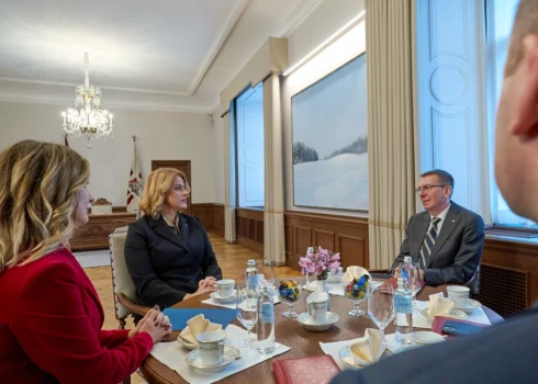 Ministru prezidente Evika Siliņa tiekas ar Valsts prezidentu Edgaru Rinkēviču (foto: Gatis Rozenfelds / Valsts kanceleja)