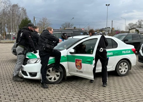 Sadumpojušies Jelgavas pašvaldības policisti, kuri izsaka pretenzijas vietvarai, ka tā nespēj viņiem nodrošināt atbilstošu atalgojumu.