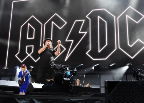 Этим летом AC/DC дадут 12 концертов в 10 странах.