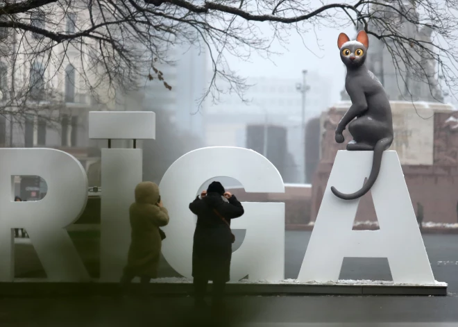 "Straumes’ kaķis tagad lepni pozē pie Brīvības pieminekļa".