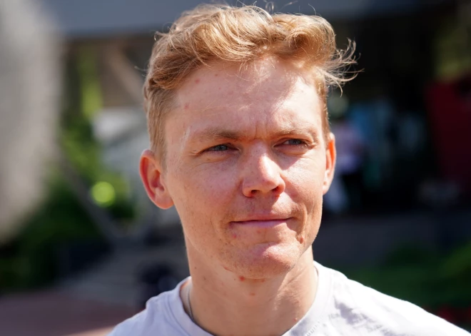 FOTO: Latvijas labākais riteņbraucējs Toms Skujiņš kļuvis par tēti otrajai meitiņai