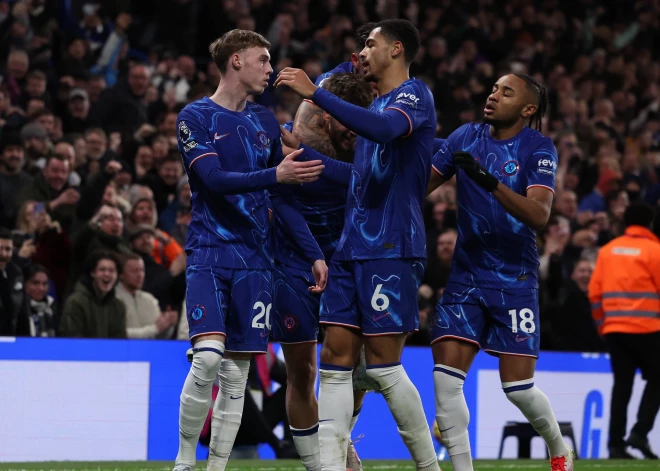 "Chelsea" pakāpjas uz ceturto vietu Premjerlīgā; Mančestras "City" iespaidīgs darījums pēdējā dienā