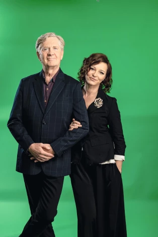 Jaunais Latvijas Televīzijas šovs Pārdziedi mani!, kurā Andris Freidenfelds un dziedātāja Marija Naumova vērtē mūzikas zvaigžņu talantu.