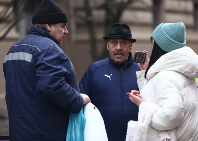 Partija "Suverēnā vara" šodien plkst.13.00 pie parlamenta ēkas atkārtoti organizēja piketu pret atkritumu dedzināšanas rūpnīcu būvniecību valstī.