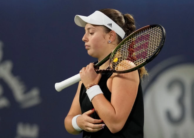 Aļonai Ostapenko Abū Dabī "WTA 500" turnīrs beidzas ar zaudējumu pirmajā kārtā, neveiksmju sērija turpinās