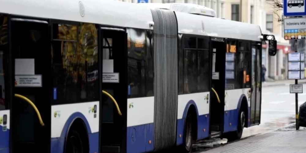 Otro gadu tiek nodrošināta arī bezmaksas braukšana bērniem bāreņiem pilsētas sabiedriskajā transportā.