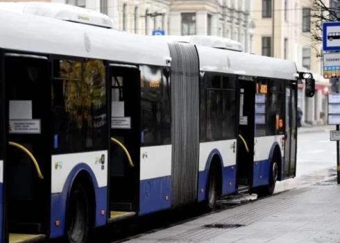 Otro gadu tiek nodrošināta arī bezmaksas braukšana bērniem bāreņiem pilsētas sabiedriskajā transportā.