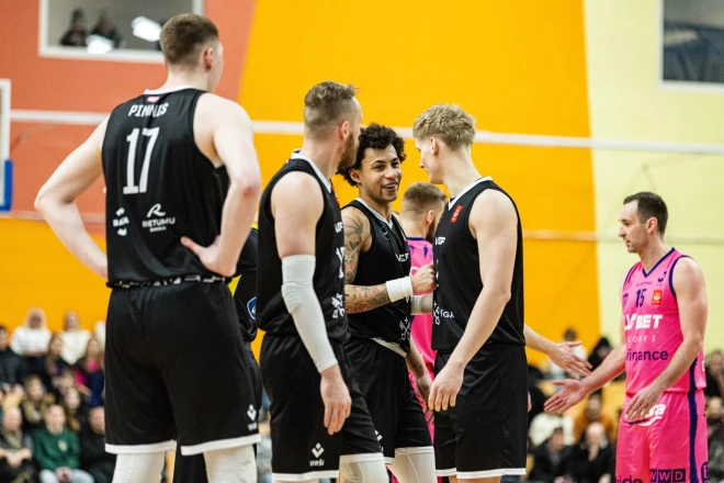 Latvijas jaunāko laiku titulētākā basketbola komanda “VEF Rīga” ar lielisku komandas spēli un pašaizliedzību aizsardzībā pārliecinoši iekļuvusi Latvijas kausa finālā jau ceturto gadu pēc kārtas.