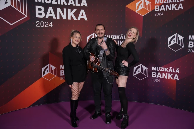 Miks Galvanovskis ar biedrenēm šogad "Muzikālajā bankā".