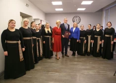 FOTO: Izglītības ministrijā vienojas par sadarbību Skolu jaunatnes dziesmu un deju svētku nodrošināšanā