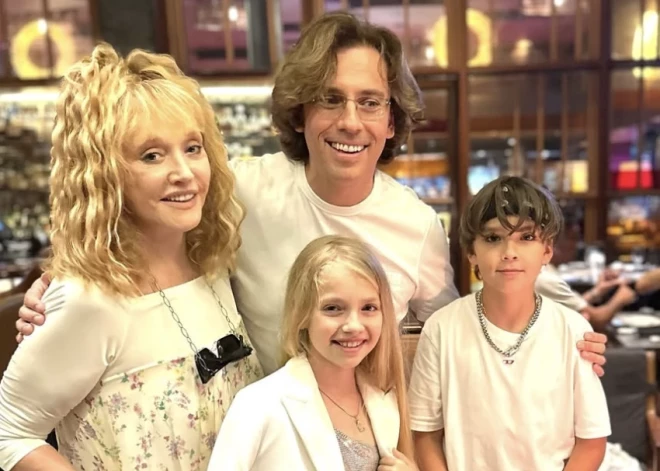 Piešķir piecus tūkstošus mēnesī: kas notiek Allas Pugačovas un Maksima Galkina pilī - vai tiešām aizaugusi? FOTO