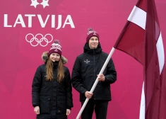 Daugavas stadionā notiek pasākums, kura laikā tiek nosaukts Latvijas izlases karognesējs un sastāvs startam Eiropas Jaunatnes ziemas olimpiskajā festivālā.