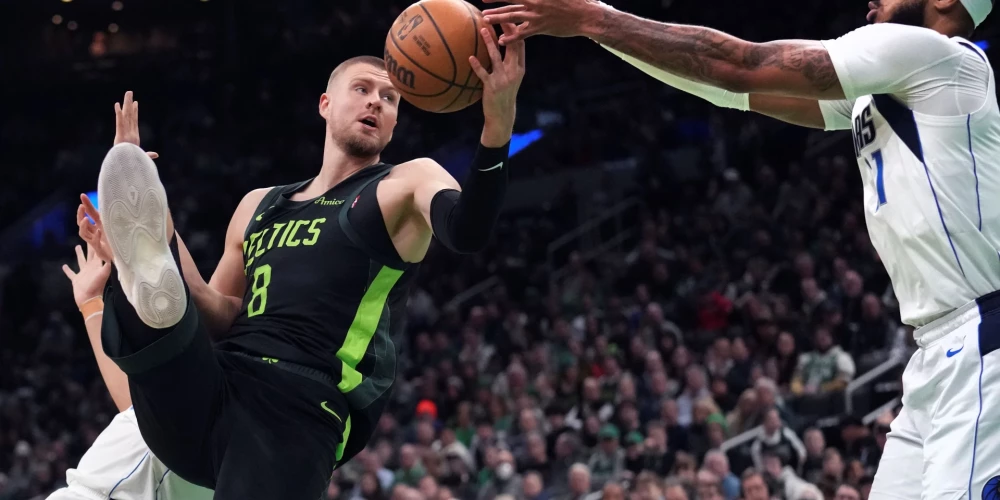 Latvijas basketbolists Kristaps Porziņģis ceturtdien guva 17 punktus Nacionālās basketbola asociācijas (NBA) mačā, kurā viņa pārstāvētā Bostonas "Celtics" komanda piedzīvoja zaudējumu.