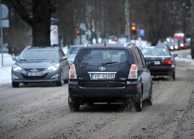 CSDD dati: jauno autovadītāju skaits turpina samazināties