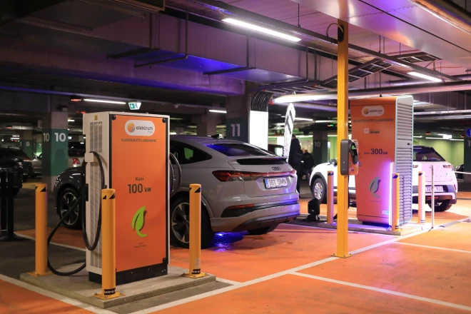 . Igaunijā ir vairāk nekā 8100 elektromobiļu, Latvijā – 9525, savukārt visvairāk Lietuvā - 16513.