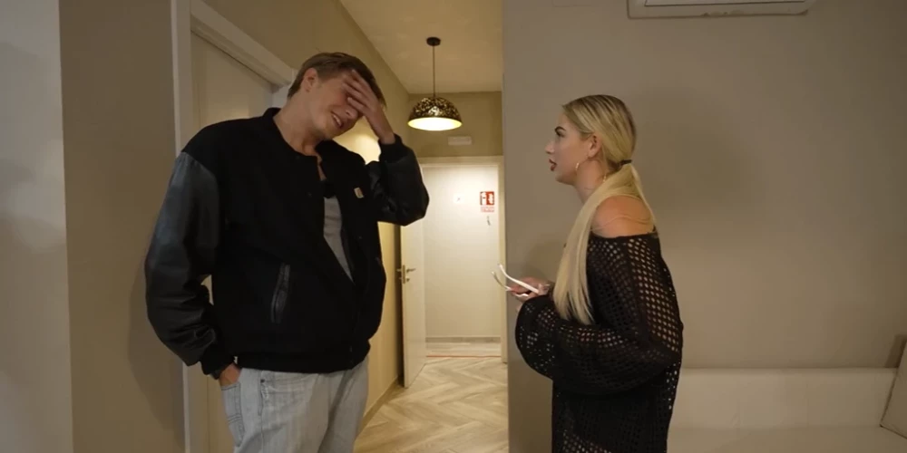 Intrisha atsakās gulēt vienā gultā ar tikko iepazītu vīrieti.