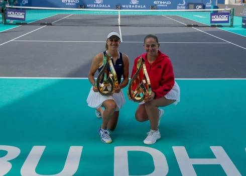 Aļona Ostapenko pārī ar austrālieti Elinu Peresu pārliecinoši uzvarēja Abū Dabī "WTA 500" sērijas turnīra finālā.