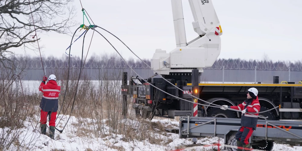 Augstsprieguma līnijā Viļakā tiek veikta atslēgšanās no Krievijas apvienotās energosistēmas (BRELL), lai kopīgi ar Lietuvu un Igauniju pievienotos Eiropas energotīklam.