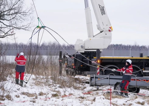 Augstsprieguma līnijā Viļakā tiek veikta atslēgšanās no Krievijas apvienotās energosistēmas (BRELL), lai kopīgi ar Lietuvu un Igauniju pievienotos Eiropas energotīklam.