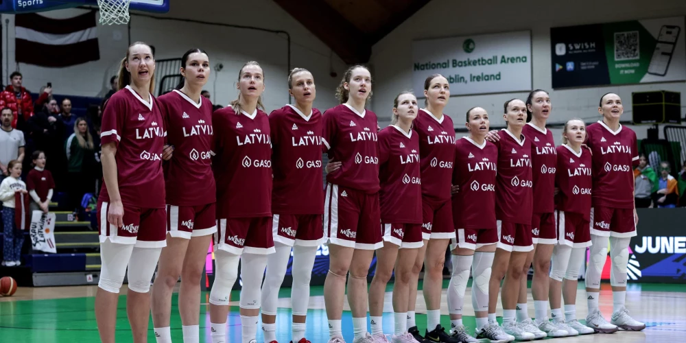 Latvijas sieviešu basketbola izlase Dublinā 2025. gada Eiropas čempionāta (EČ) kvalifikācijas turnīra pēdējā mačā pēc pirmā puslaika ar rezultātu 51:46 uzvar Īriju.