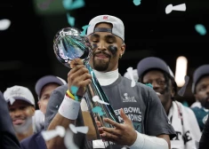 Filadelfijas "Eagles" triumfē "Super Bowl" – otrais tituls kluba vēsturē